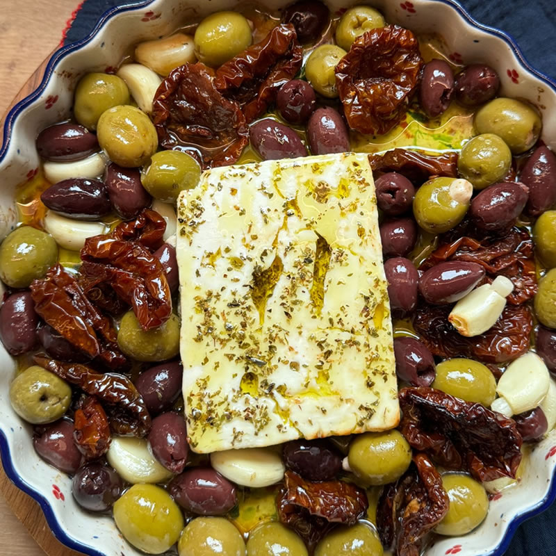 Feta cu masline si rosii deshidratate