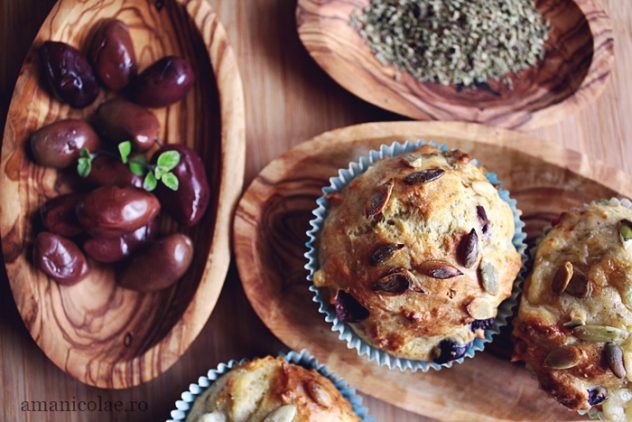 Briose cu masline, branza si oregano