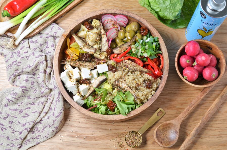 Salata de quinoa in stil grecesc